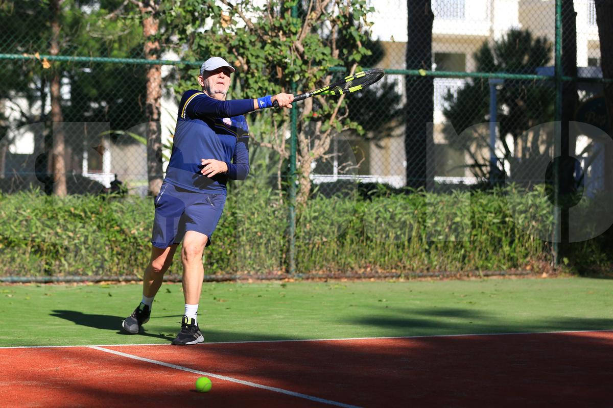 Valeriu Iftime joacă tenis în Antalya