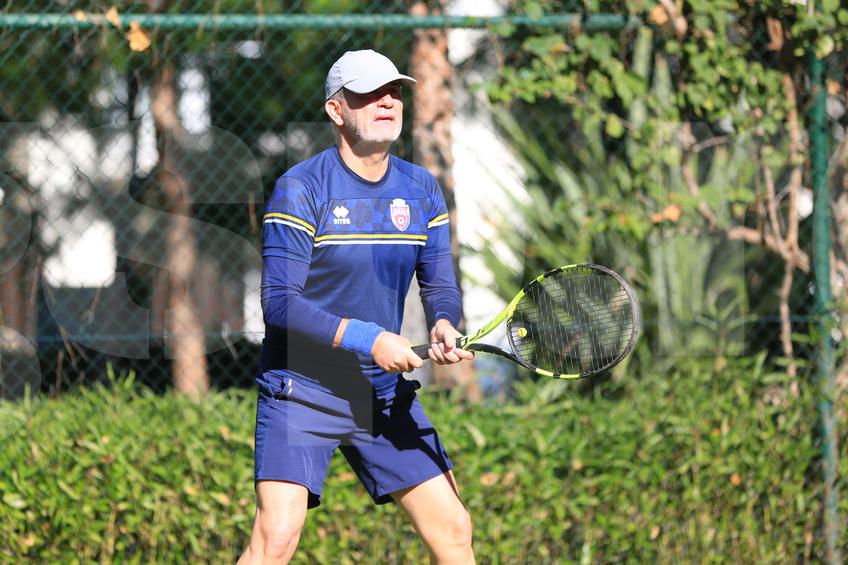Valeriu Iftime joacă tenis în Antalya FOTO: Ionuţ Iordache (GSP)