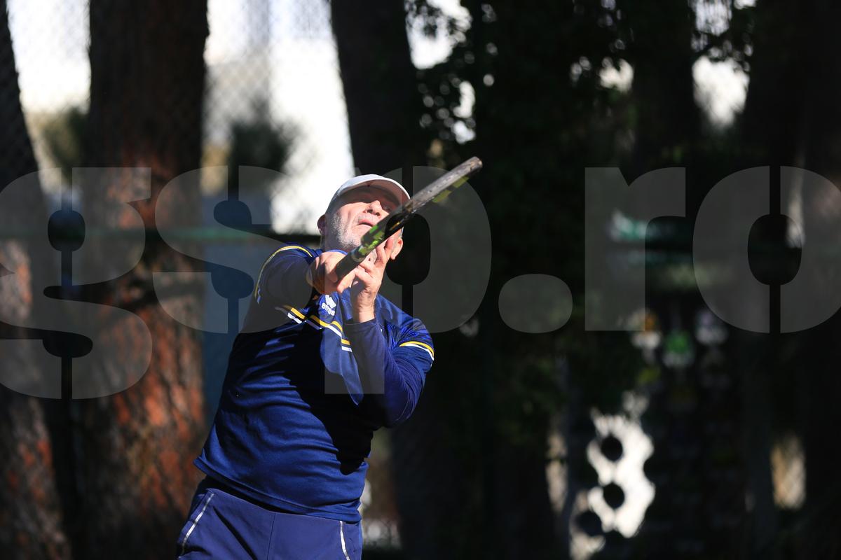 Valeriu Iftime joacă tenis în Antalya