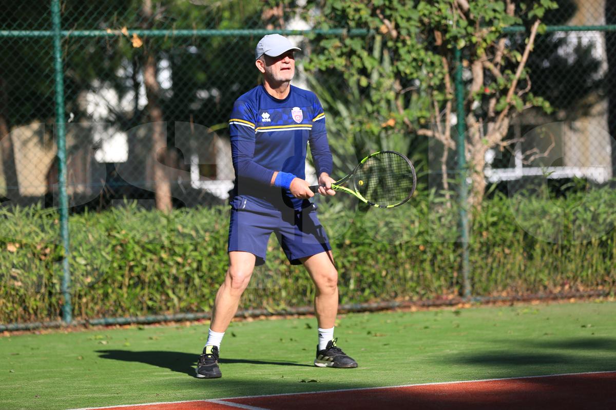 Valeriu Iftime joacă tenis în Antalya