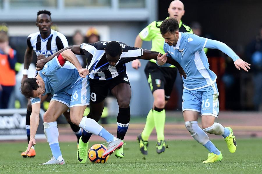 Ștefan Radu și Alessandro Murgia, într-un meci Lazio - Udinese 1-0, disputat pe 26 februarie 2017 FOTO: Imago Images Cel mai tatuat jucător din Liga 1: „Corpul meu e o operă de artă!” + Ce alimente consumă și cum i-au schimbat copiii viața