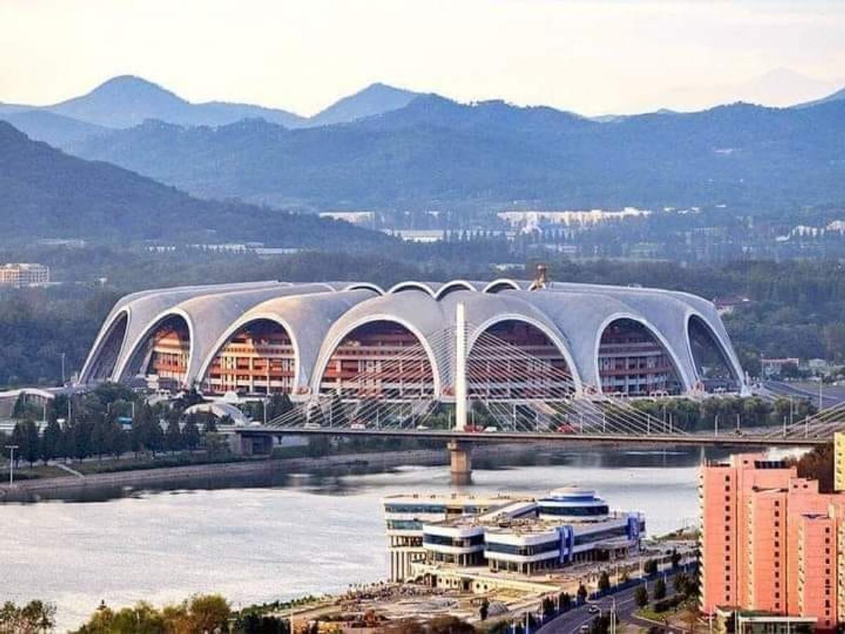 Imagini IREALE din al doilea cel mai mare stadion de pe glob » Mastodontul din Coreea de Nord este „casa” manifestațiilor propagandiste ale sistemului represiv
