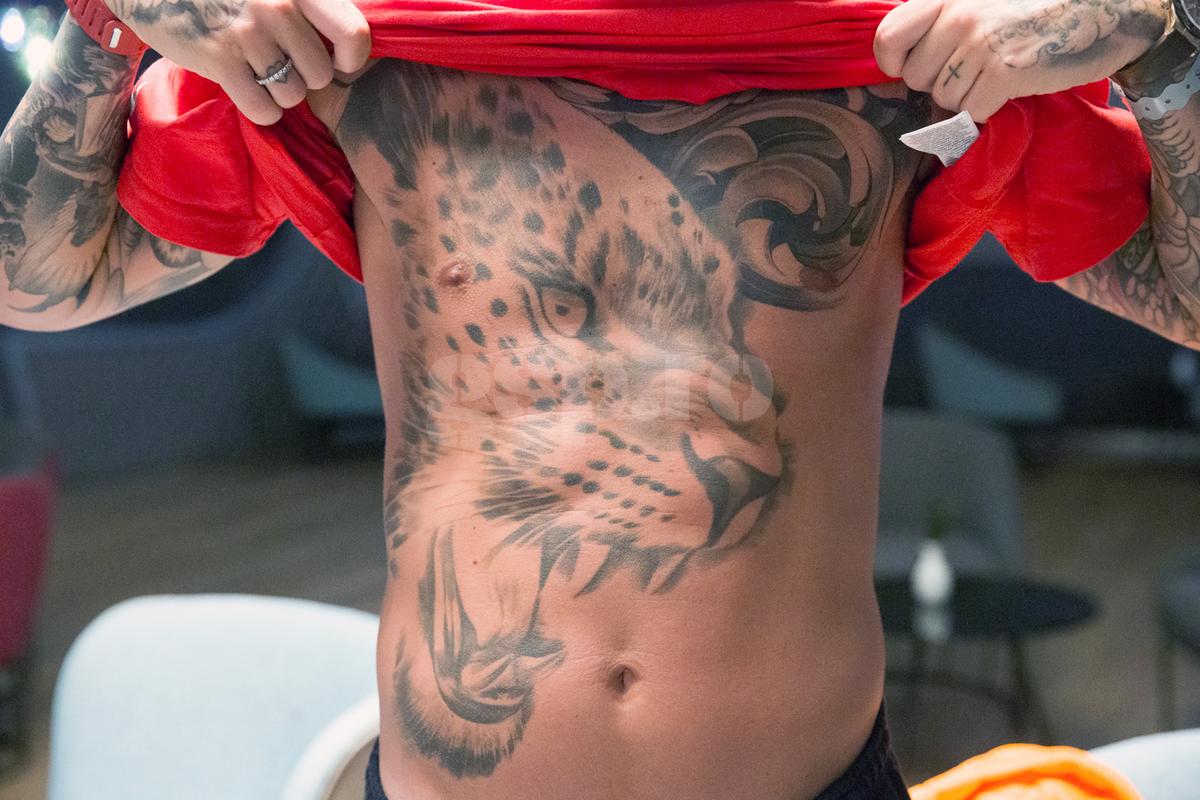 Cel mai tatuat jucător din Liga 1: „Corpul meu e o operă de artă!” + Ce alimente consumă și cum i-au schimbat copiii viața