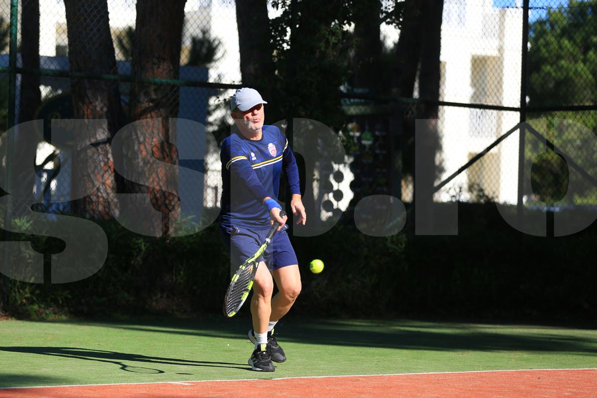 Valeriu Iftime joacă tenis în Antalya