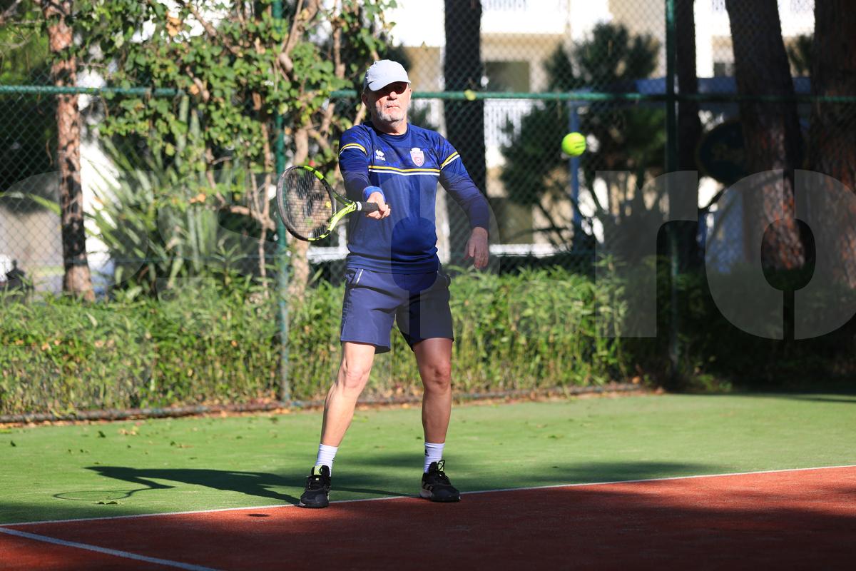 Valeriu Iftime joacă tenis în Antalya