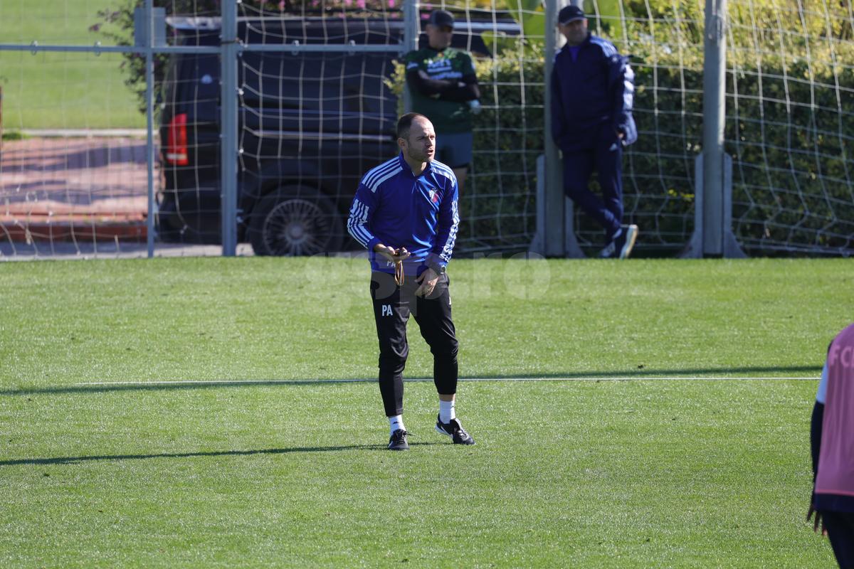 Antrenament fără „principal” » FC Botoșani îl așteaptă pe Leo Grozavu momit cu 10.000 de euro pe lună!