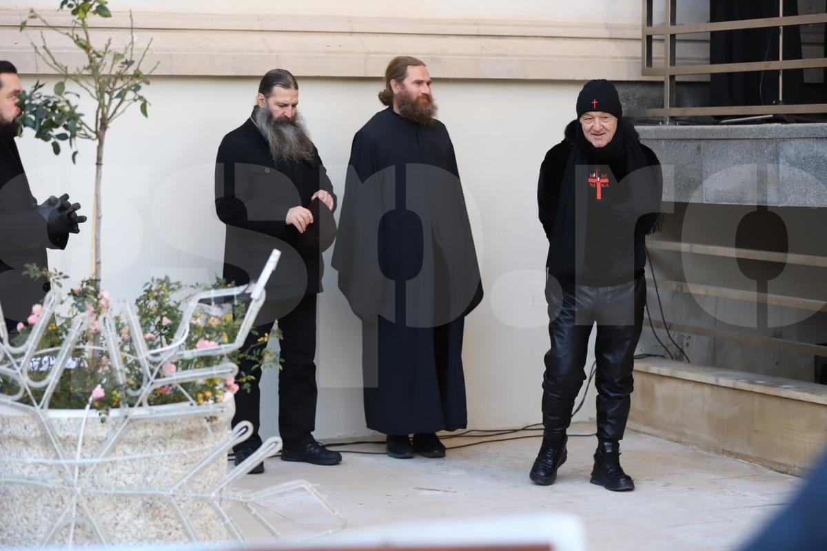 Imaginile zilei vin de la Catedrala Patriarhală » Cum s-a afișat Gigi Becali de Bobotează: în bocanci și pantaloni de piele