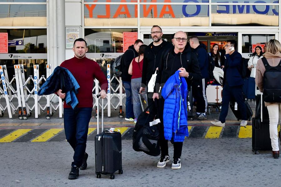 Leo Grozavu a venit în același avion cu Attila Hadnagy/ foto Cristi Preda (GSP) Leo Grozavu, prima reacție după ce s-a înțeles cu Botoșani: „Acesta e cel mai mare dușman”