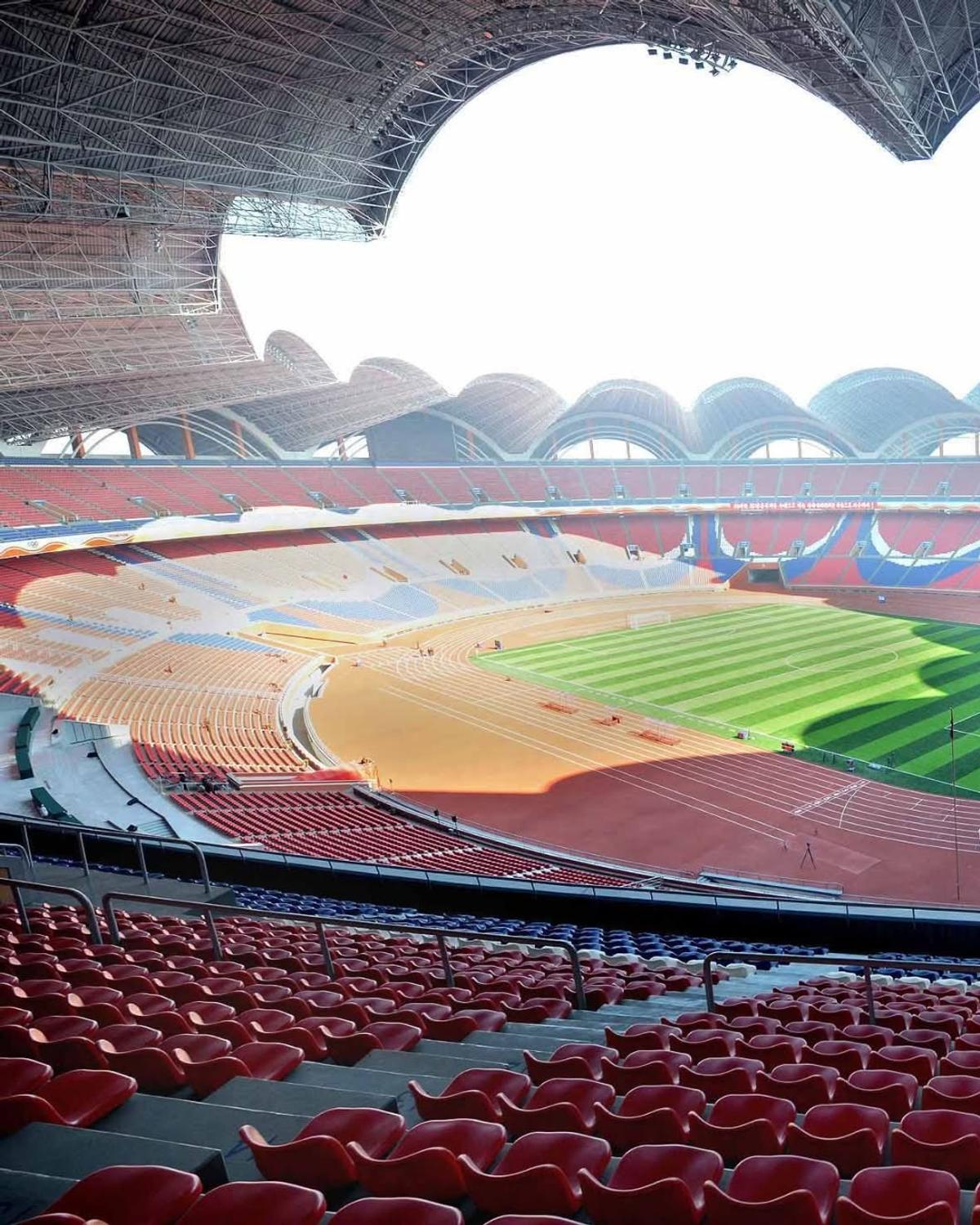 Imagini IREALE din al doilea cel mai mare stadion de pe glob » Mastodontul din Coreea de Nord este „casa” manifestațiilor propagandiste ale sistemului represiv