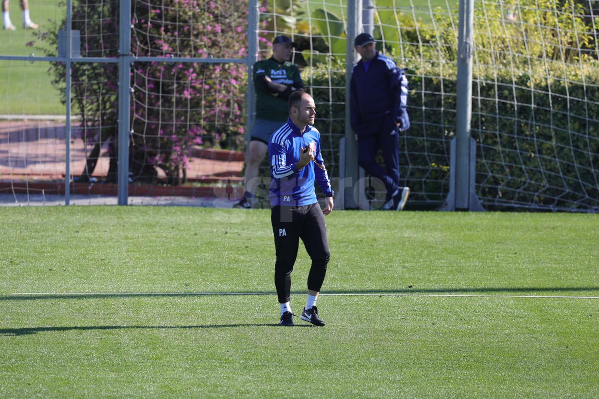 Antrenament fără „principal” » FC Botoșani îl așteaptă pe Leo Grozavu momit cu 10.000 de euro pe lună!