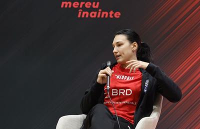 Cristina Neagu, noi mărturisiri: „Eram vânătă în fiecare zi, era foarte greu fizic” + Cum s-a schimbat handbalul, ce mănâncă și cum se odihnește: „Merg cu perna mea de acasă peste tot”