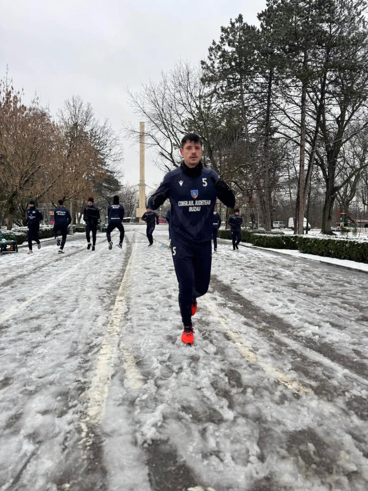 Metalul Buzău s-a antrenat în parc