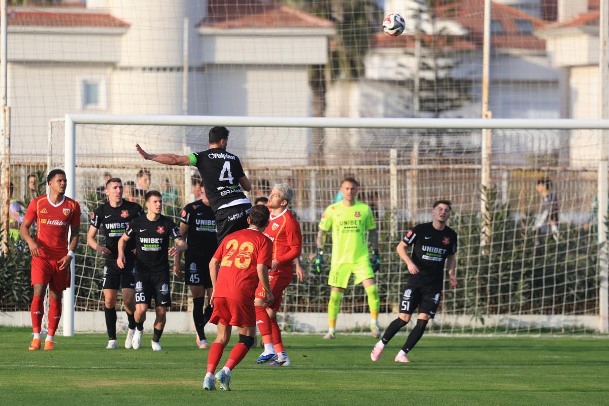 Hermannstadt - Kayserispor, meci nul la primul test din Antalya al băieților lui Dorinel Munteanu