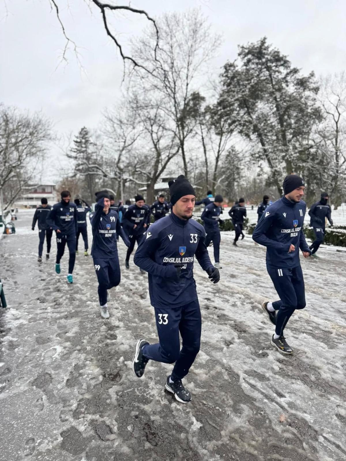 Metalul Buzău s-a antrenat în parc