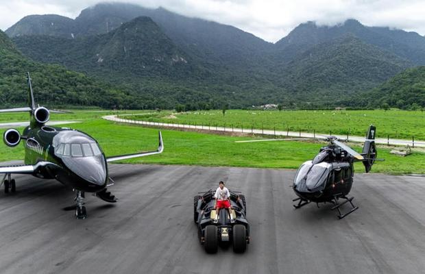 Direct din filmele cu Batman » Neymar și-a prezentat colecția evaluată la 57 de milioane de euro