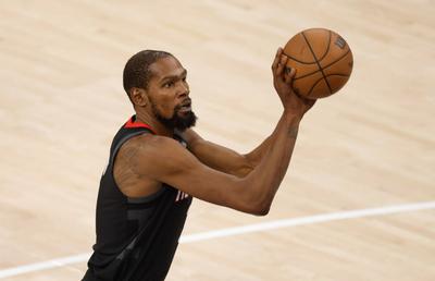 Superstarul lui Houston Rockets a marcat coșul victoriei în fața fostei sale echipe: „Am fost dat afară. Chiar dacă sunt bătrân, încă pot juca”