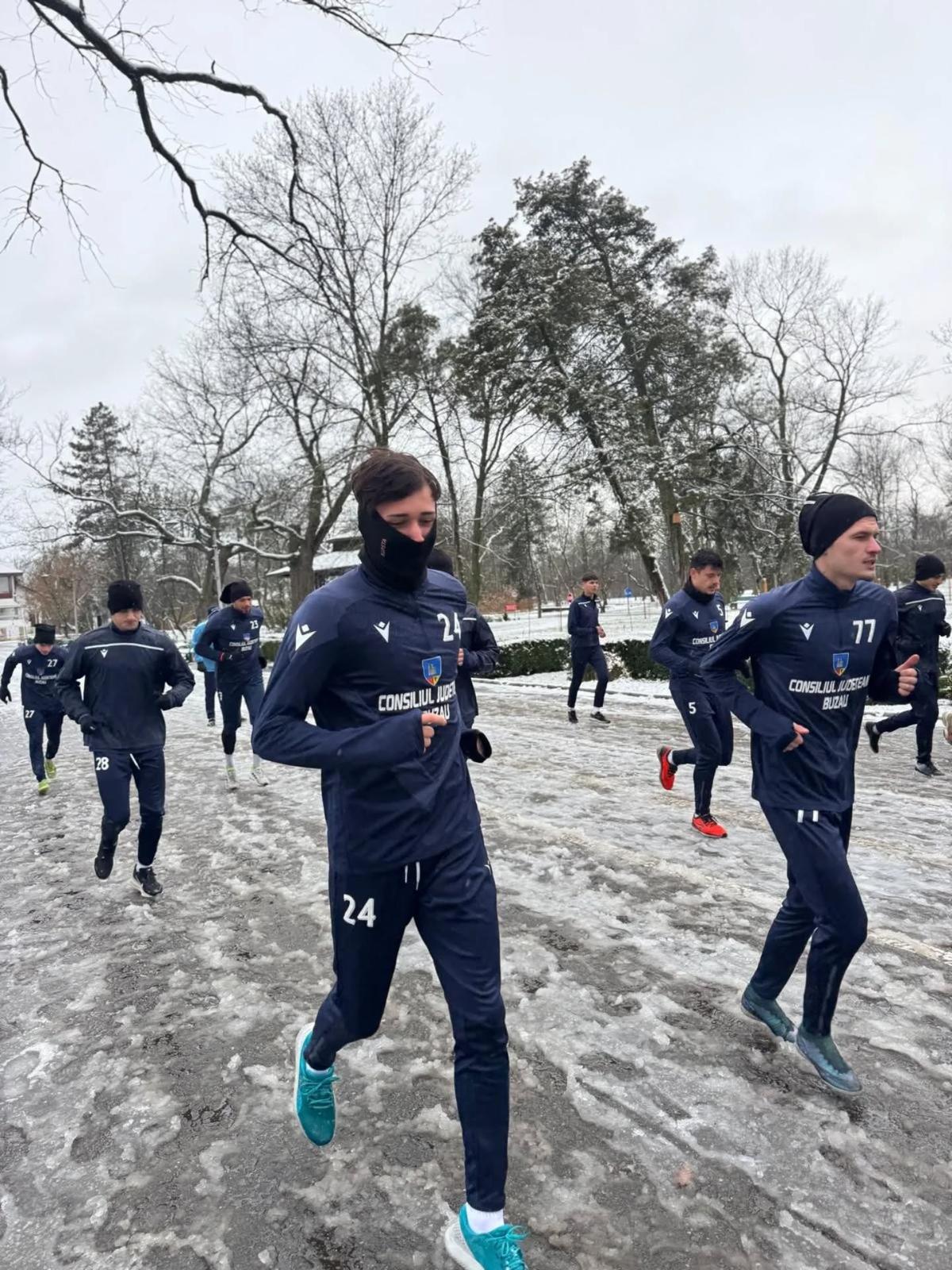 Antrenament ca în anii 2000 » Unde s-a pregătit echipa care visează la Superliga