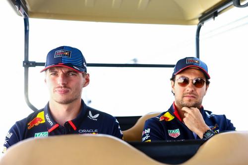 Sergio Perez (dreapta), alături de Max Verstappen (stânga)/Foto: Getty Images