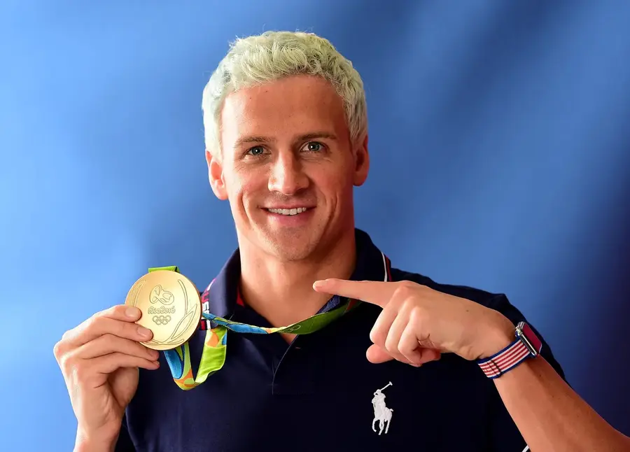 Odată se „bătea” cu Phelps, iar acum, din cauza divorțului de o „iepurașă” Playboy, își vinde medaliile olimpice!