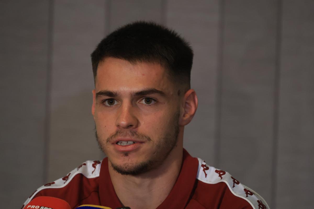 Daniel Paraschiv, prima conferință în tricoul Rapidului