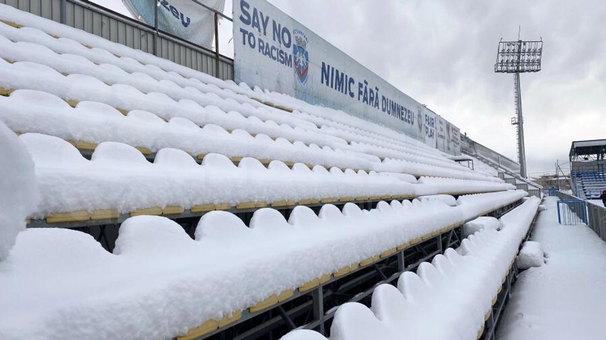 EXCLUSIV VIDEO + FOTO UPDATE Se lucrează din greu la stadionul din Voluntari » Gazonul e gata de meci