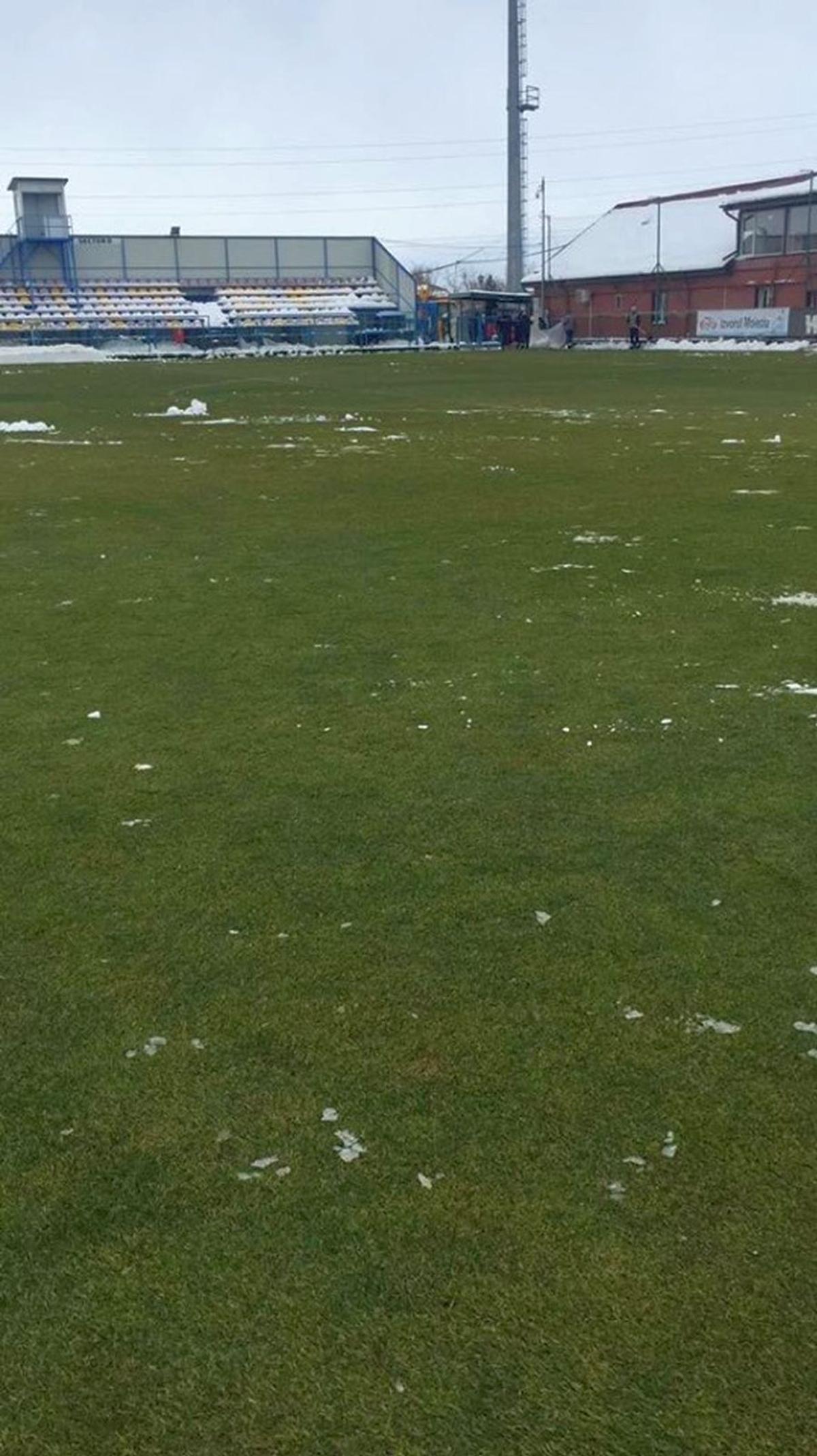 EXCLUSIV VIDEO + FOTO UPDATE Se lucrează din greu la stadionul din Voluntari » Gazonul e gata de meci