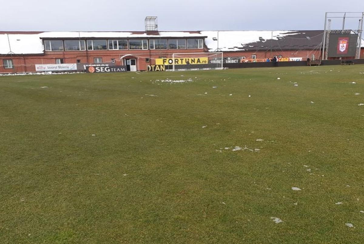 EXCLUSIV VIDEO + FOTO UPDATE Se lucrează din greu la stadionul din Voluntari » Gazonul e gata de meci