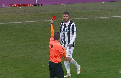 Constantin Budescu, eliminat direct în minutul 90 după ce a înjurat arbitrul » Primul roșu direct din Liga 1