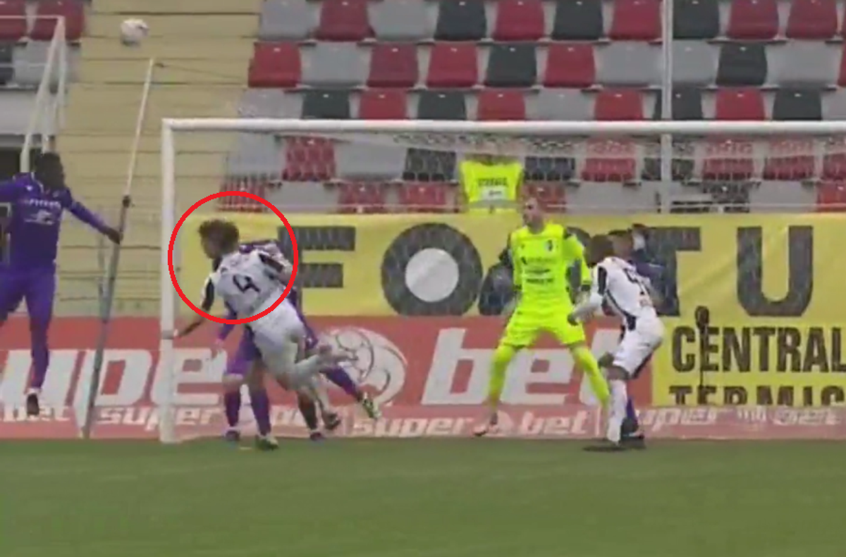 Greșeală uriașă de arbitraj în Liga 1! Antrenorul a izbucnit la final: „I-a spart fața! E bătaie de joc!”