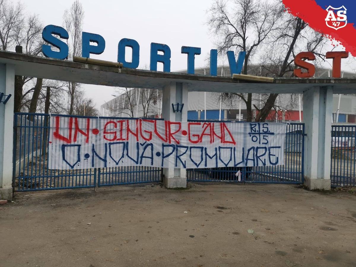VIDEO+FOTO Suporterii de la CSA Steaua l-au înțepat pe Becali: „Promovare + Inaugurare = Doliu la palat” + Lovitură de imagine dată de „militari”