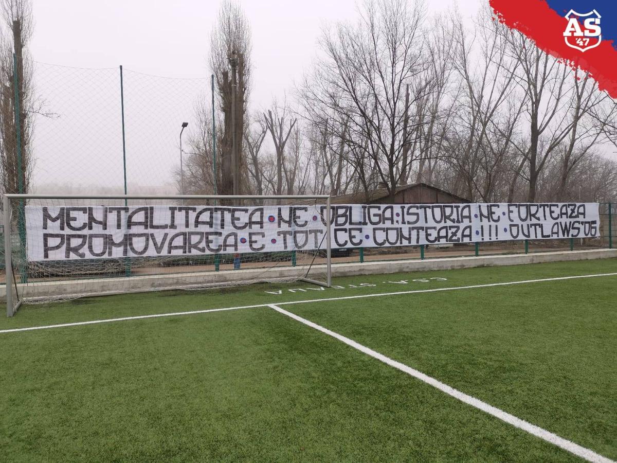 VIDEO+FOTO Suporterii de la CSA Steaua l-au înțepat pe Becali: „Promovare + Inaugurare = Doliu la palat” + Lovitură de imagine dată de „militari”