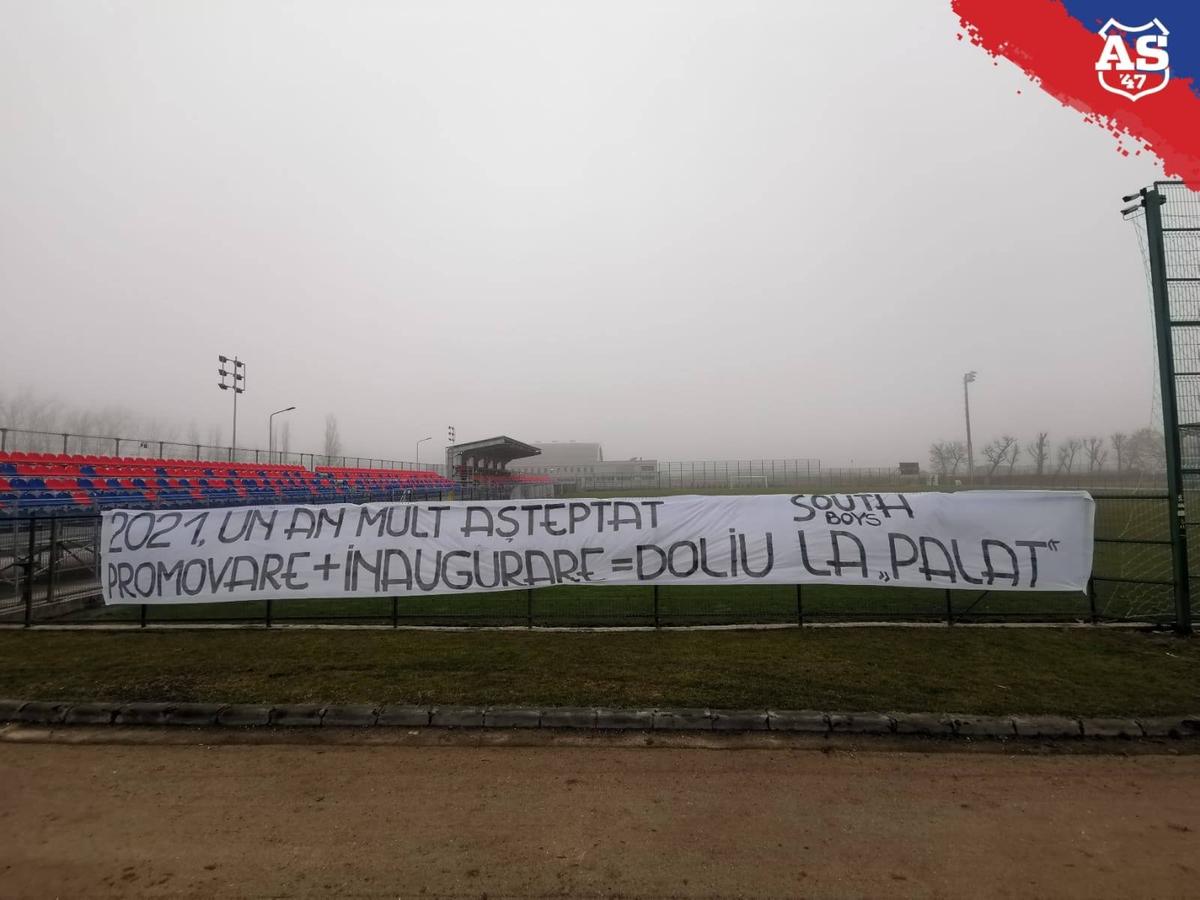 VIDEO+FOTO Suporterii de la CSA Steaua l-au înțepat pe Becali: „Promovare + Inaugurare = Doliu la palat” + Lovitură de imagine dată de „militari”