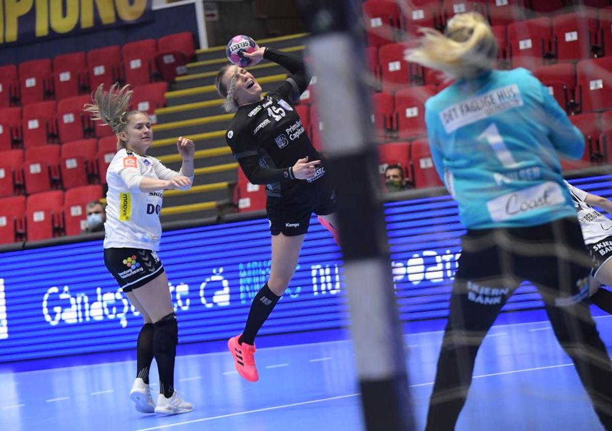 CSM București - Team Esbjerg 28-26 » CSM București, salvată de Jelena Grubisici, portarul care se retrage în vară!