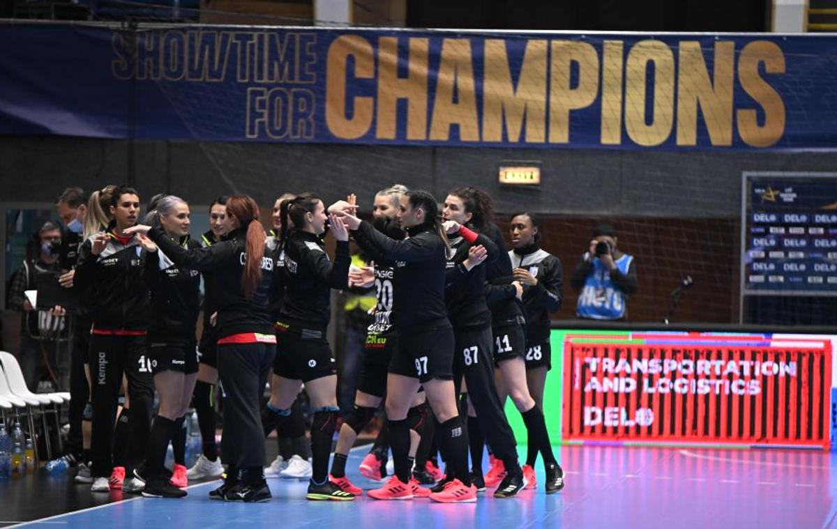 CSM București - Team Esbjerg 28-26 » CSM București, salvată de Jelena Grubisici, portarul care se retrage în vară!