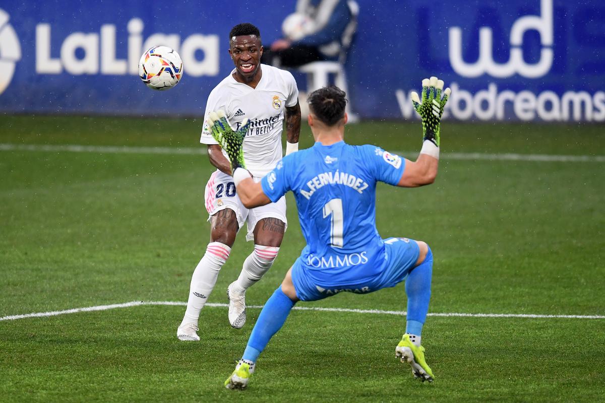 Real Madrid, victorie cu emoții! Huesca, „răpusă” de Raphael Varane