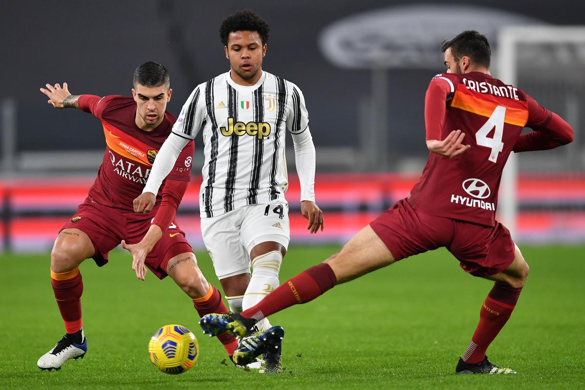 Cristiano Ronaldo, fabulos și la 36 de ani! Comparație inedită + moment amuzant cu starul lui Juventus și arbitrul