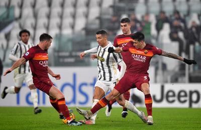 Cristiano Ronaldo, fabulos și la 36 de ani! Comparație inedită + moment amuzant cu starul lui Juventus și arbitrul