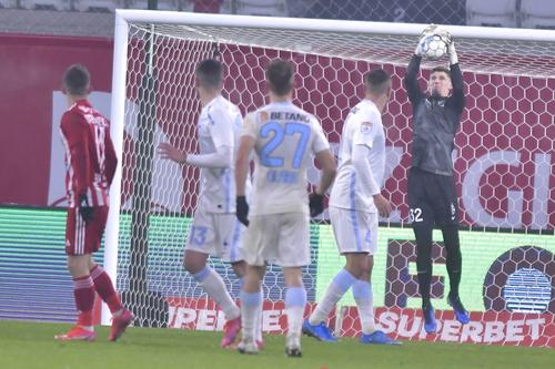 Ștefan Târnovanu, în negru, la unicul său meci pentru FCSB în acest sezon // foto: Imago Images