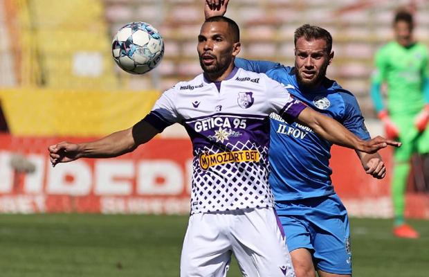 FC Argeș - Clinceni 1-0 » Victorie cu ajutorul „tuşierului”