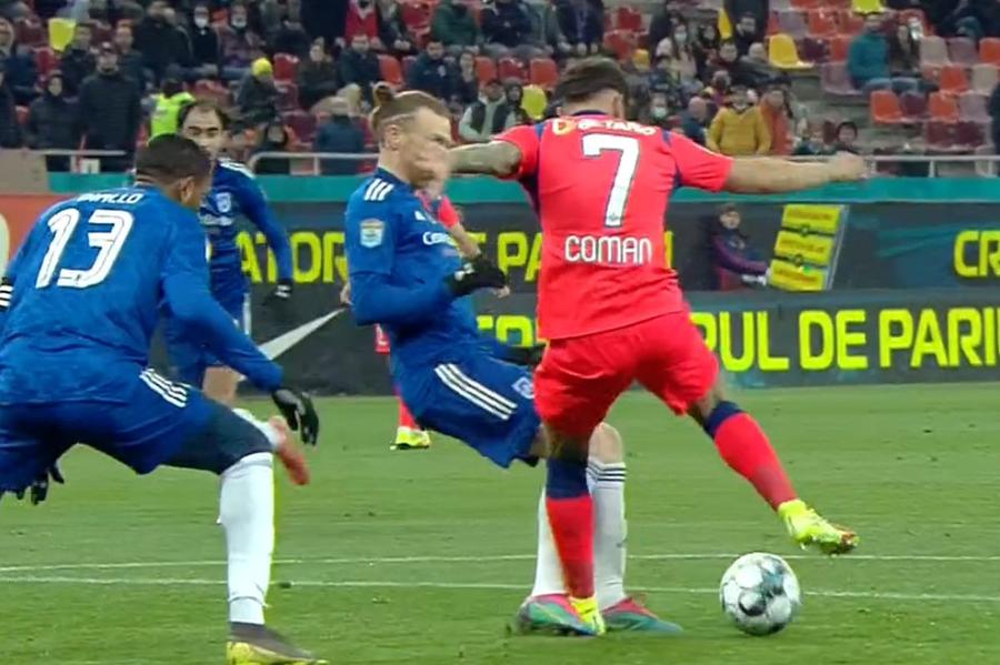 Contactul dintre Jeremy Huyghebaert și Florinel Coman nu justifică plonjonul spectaculos al FCSBistului // foto: captură DigiSport FCSB - FCU CRAIOVA. „Ce-a dat, mă?” » Florinel Coman și-a făcut cruce, când a văzut decizia lui Istvan Kovacs