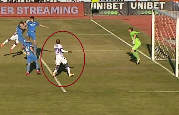 Greșeală gravă de arbitraj în FC Argeș – Clinceni » Fatai, în poziție neregulamentară înainte de marca golul decisiv