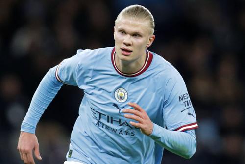 Jamie Carragher (45 de ani), legendarul fundaș central al celor de la Liverpool, consideră că norvegianul Erling Haaland (22 de ani) a greșit atunci când a ales să semneze cu Manchester City, campioana Angliei. 
Foto: Imago