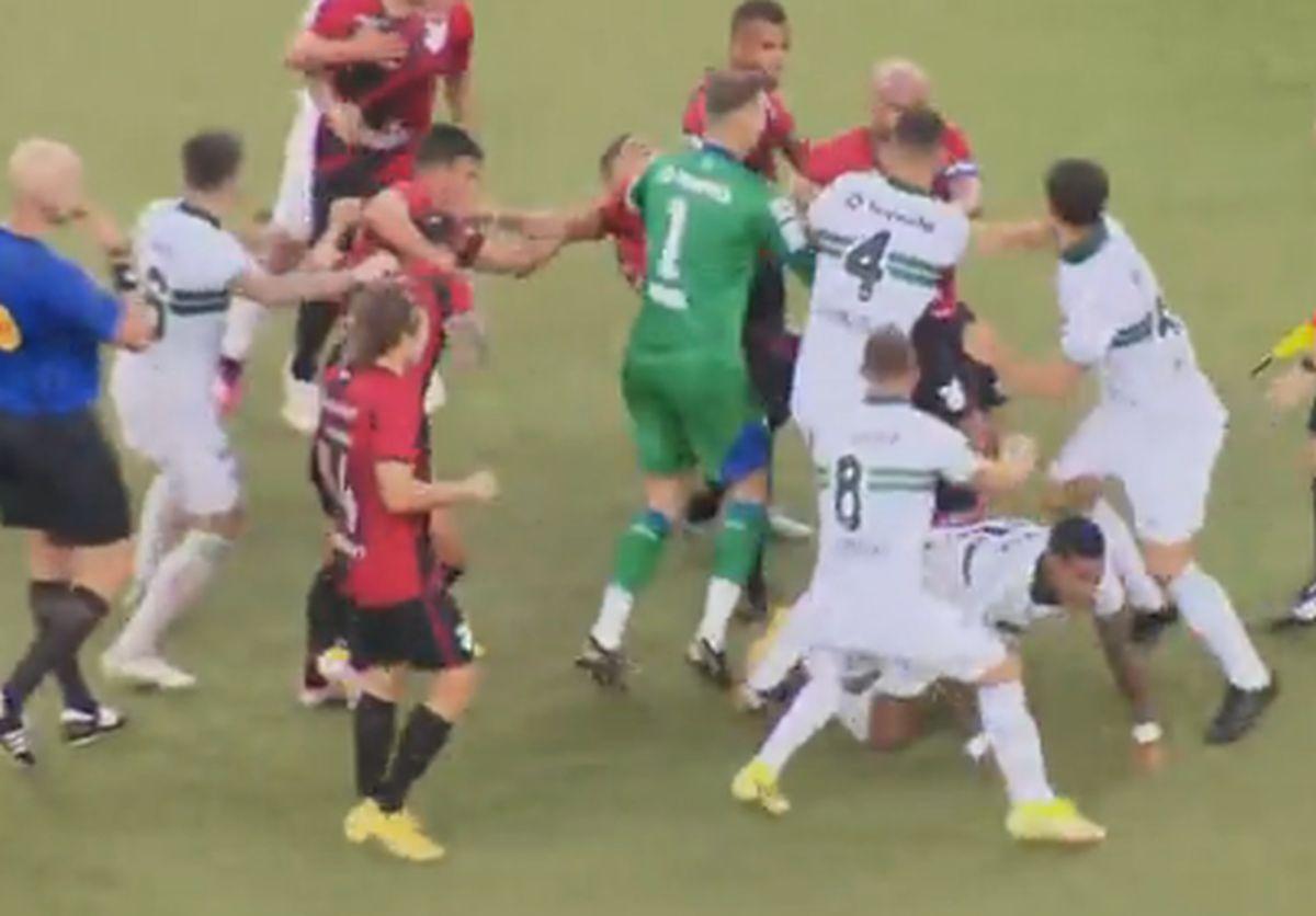 Bătaie în Brazilia, în meciul dintre Club Athletico Paranaense și Coritiba