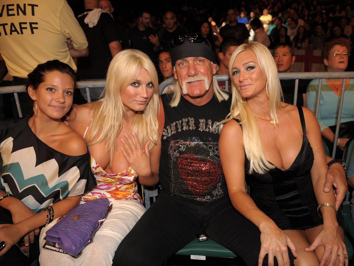 Legendarul wrestler Hulk Hogan, în baston, după ce a un fost coleg a dezvăluit că „nu își mai simte picioarele”