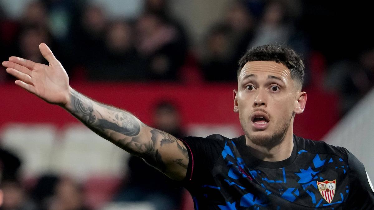 Incident obscen nemaivăzut, la Madrid. Fotbalistul lui FC Sevilla, agresat sexual de un spectator în timpul meciului!