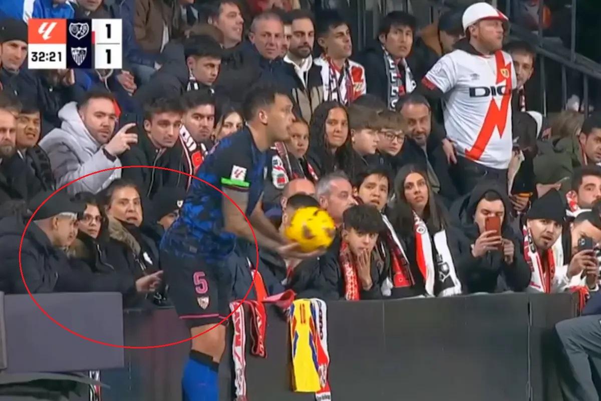 Incident obscen nemaivăzut, la Madrid. Fotbalistul lui FC Sevilla, agresat sexual de un spectator în timpul meciului!