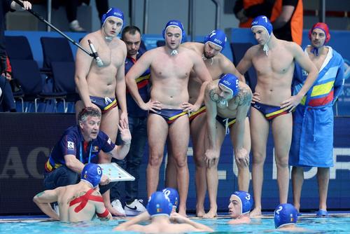 Bogdan Rath alături de jucătorii săi FOTO Imago Images