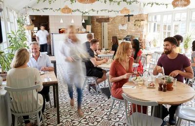 5 Strategii de Marketing Care Aduc Clienți Noi în Restaurantul Tău