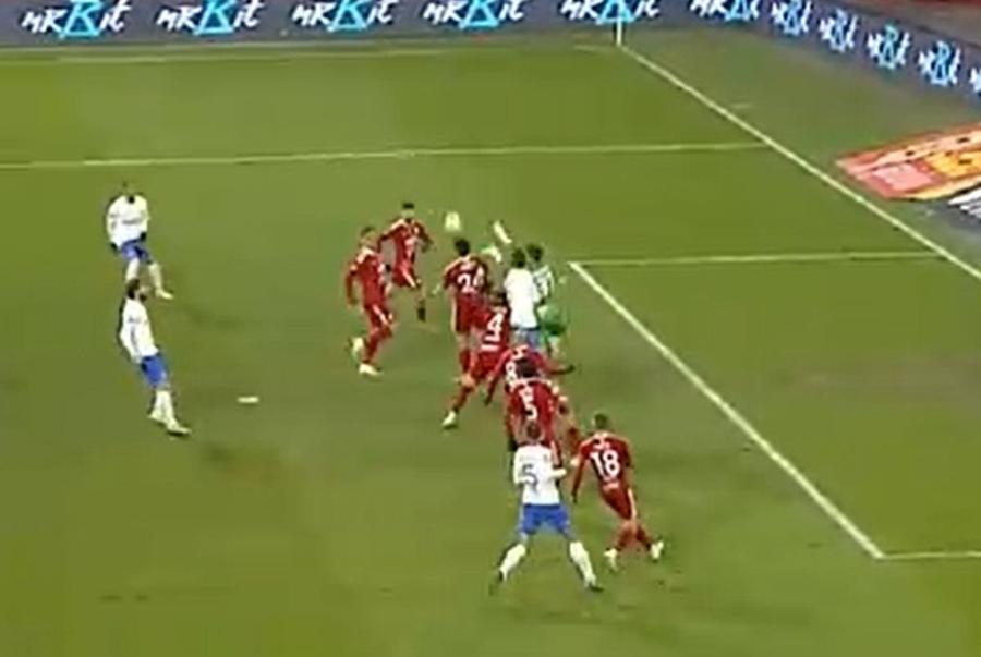 Contactul dintre Gyenge și Dican, pentru care Hagi a cerut penalty Gică Hagi a ieșit la atac, după Sepsi - Farul: „Penalty clar! Nu mai înțeleg nimic”