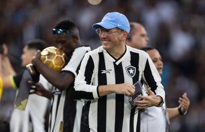 Scandal în Franța » Patronul lui Botafogo este acuzat că a deturnat bani pentru a salva clubul din Ligue 1 de la faliment!